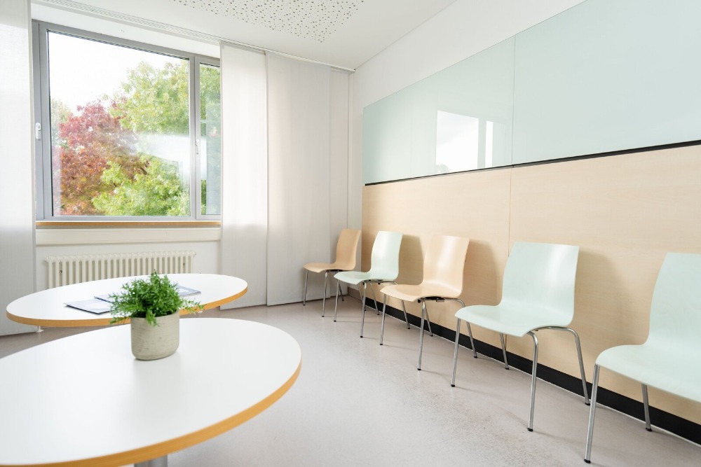 kardiologe-essen-dr-med-meyer-und-dr-med-thalayasingam- foto-wartezimmer-v2